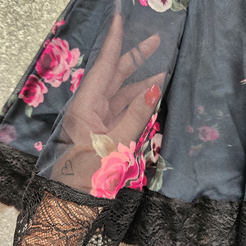 لباس خواب زنانه طرح گل سرخ (1) لباس خواب زنانه طرح گل سرخ