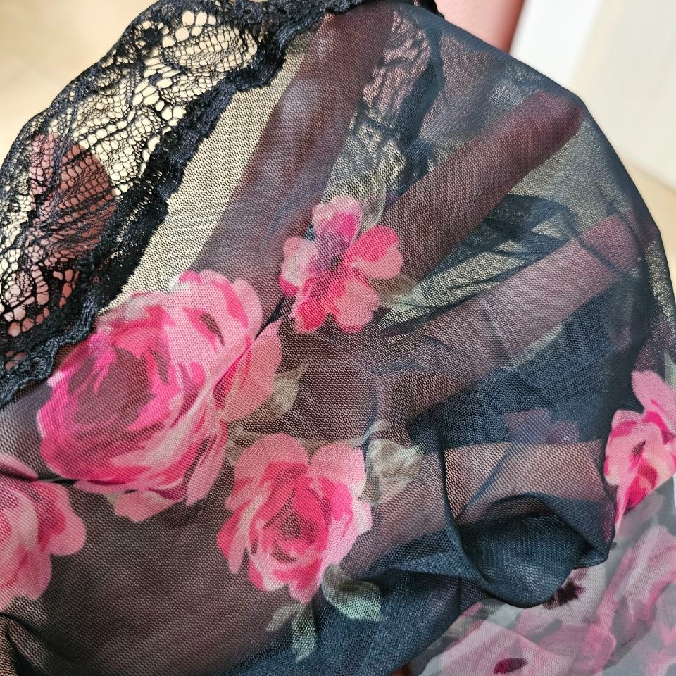 لباس خواب زنانه طرح گل سرخ (2) لباس خواب زنانه طرح گل سرخ