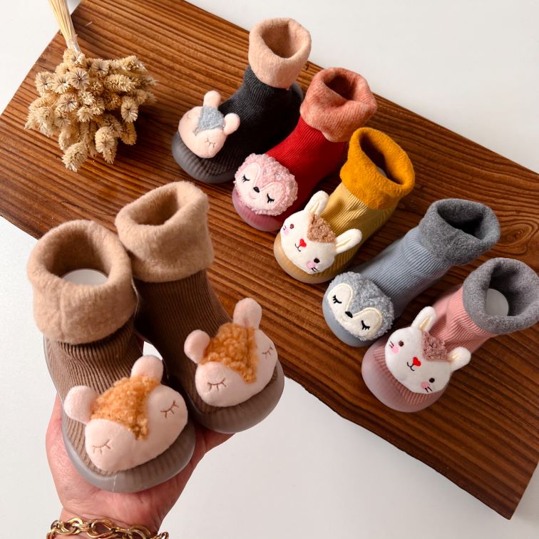 کفش جورابی بچگانه